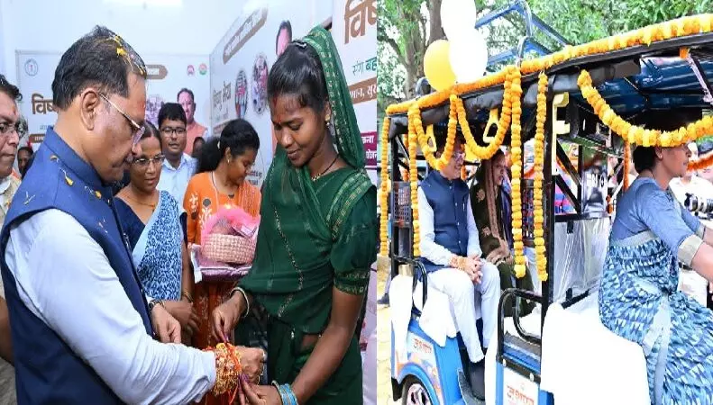 37060-cg-cm CG News : रक्षाबंधन पर CM विष्णु देव साय को बहनों ने बांधी राखी, महिलाओं को मिले ई-रिक्शा; विकास कार्यों की दी सौगात