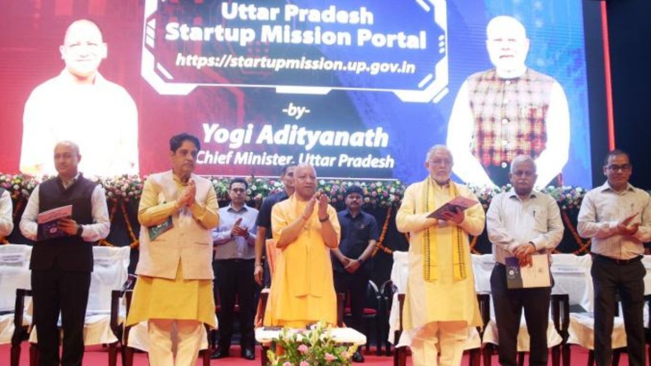 लोकभवन में Startup Policy 2026 का विमोचन और Startup Mission Portal लॉन्च, CM योगी बोले- UP की युवा आबादी चुनौती नहीं, सबसे बड़ी ताकत