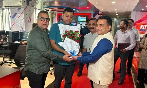 IAS रजत बंसल पहुंचे एशियन न्यूज के स्टूडियो, चेयरमैन सुबोध सिंघानिया ने किया स्वागत, खबरों की सराहना कर दी शुभकामनाएं