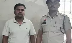 Durg government job fraud: दुर्ग-भिलाई में सरकारी नौकरी के नाम पर 14 लाख की ठगी, पति को पुलिस चालक और भाई को आरक्षक बनाने का दिया था झांसा, आरोपी गिरफ्तार