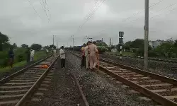 MP News : बेटे की ट्रेन से कटकर मौत, कुछ देर बाद माता-पिता ने भी ट्रेन के सामने कूदकर दी जान, रक्षाबंधन पर छाया मातम