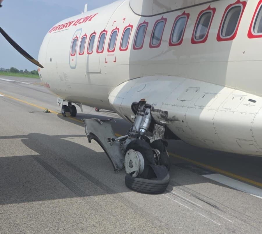 CG News : एयरपोर्ट पर लैंडिंग के वक्त Alliance Air फ्लाइट का टायर फटा, 60 यात्रियों की बची जान