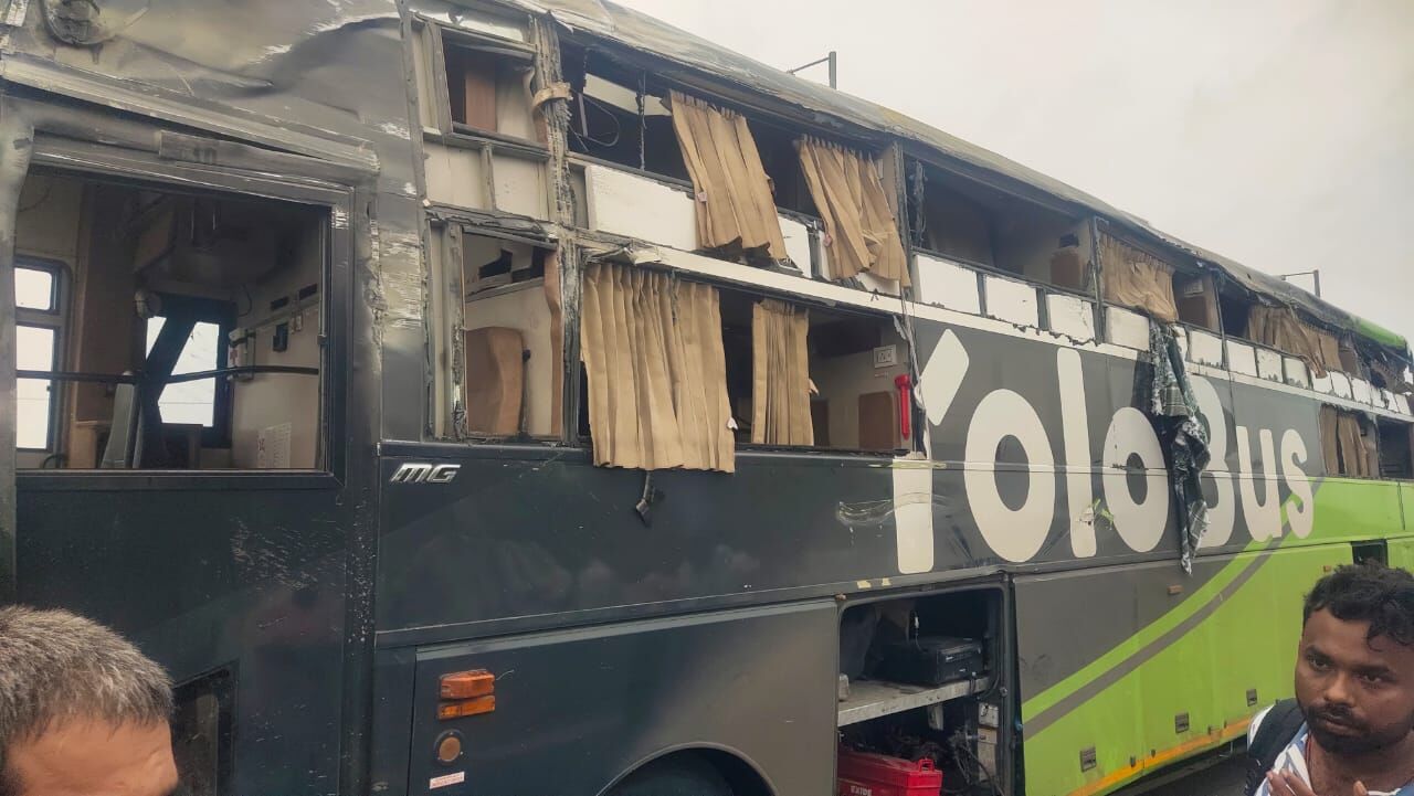 MP Accident : ब्यावरा-इंदौर बायपास पर भीषण हादसा, स्लीपर बस ओवरब्रिज से नीचे गिरी, 4 यात्रियों की मौत, 15 घायल