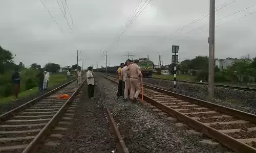MP News : बेटे की ट्रेन से कटकर मौत, कुछ देर बाद माता-पिता ने भी ट्रेन के सामने कूदकर दी जान, रक्षाबंधन पर छाया मातम