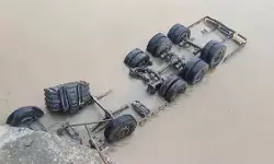 MP Accident : चील घाट की नदी में समाया 16 चक्का ट्रक, 2 लोगों के दबे होने की आशंका, रेस्क्यू जारी MP Accident : चील घाट की नदी में समाया 16 चक्का ट्रक, 2 लोगों के दबे होने की आशंका, रेस्क्यू जारी