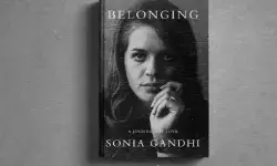 Sonia Gandhi Book Controversy: सोनिया गांधी की किताब ‘Belonging: A Journey of Love’ पर क्यों मचा विवाद? पेंगुइन इंडिया की किताब न छापने की सफाई पर कांग्रेस-बीजेपी ने क्या कहा