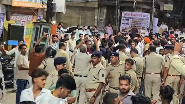 Bilaspur Stone Pelting: बिलासपुर में आधी रात दो पक्षों में हिंसक झड़प, सोशल मीडिया पर विवादित कमेंट पर भड़का विवाद, TI समेत कई पुलिसकर्मी घायल