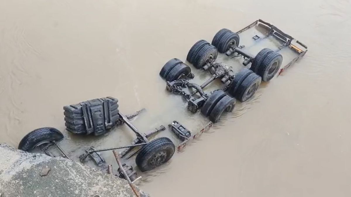 MP Accident : चील घाट की नदी में समाया 16 चक्का ट्रक, 2 लोगों के दबे होने की आशंका, रेस्क्यू जारी
