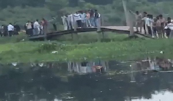 UP Accident : राखी बांधकर घर लौट रहा परिवार नदी में गिरा, मां-बेटे की मौत, 20 घंटे बाद बच्चे का शव बरामद