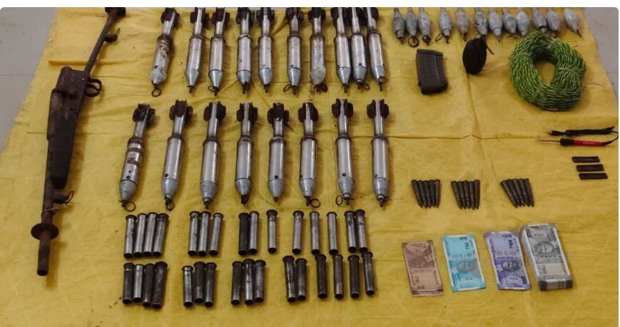 Bijapur Maoist Arrested: बीजापुर में नक्सल डंप के साथ एक माओवादी गिरफ्तार, बीजीएल लांचर सहित विस्फोटकों का जखीरा बरामद