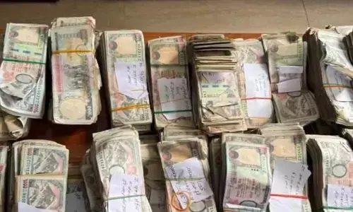 Nepal: नेपाल में बाढ़ के बीच बहकर आया बैंक लॉकर, 29 लोग कैश निकालते पकड़े गए; 92.68 लाख रुपए बरामद
