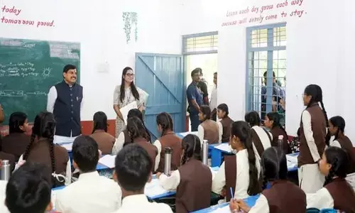 मुख्यमंत्री डॉ. यादव लांजी के विद्यालय में मिले विद्यार्थियों से, निभाई शिक्षक की भूमिका