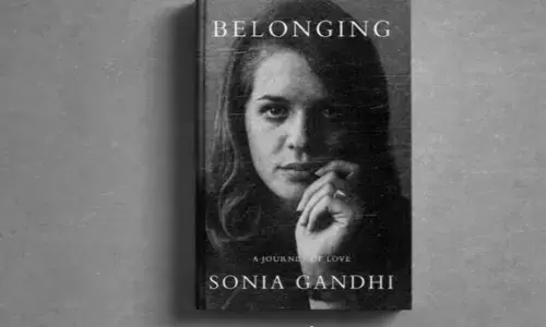 Sonia Gandhi Book Controversy: सोनिया गांधी की किताब ‘Belonging: A Journey of Love’ पर क्यों मचा विवाद? पेंगुइन इंडिया की किताब न छापने की सफाई पर कांग्रेस-बीजेपी ने क्या कहा