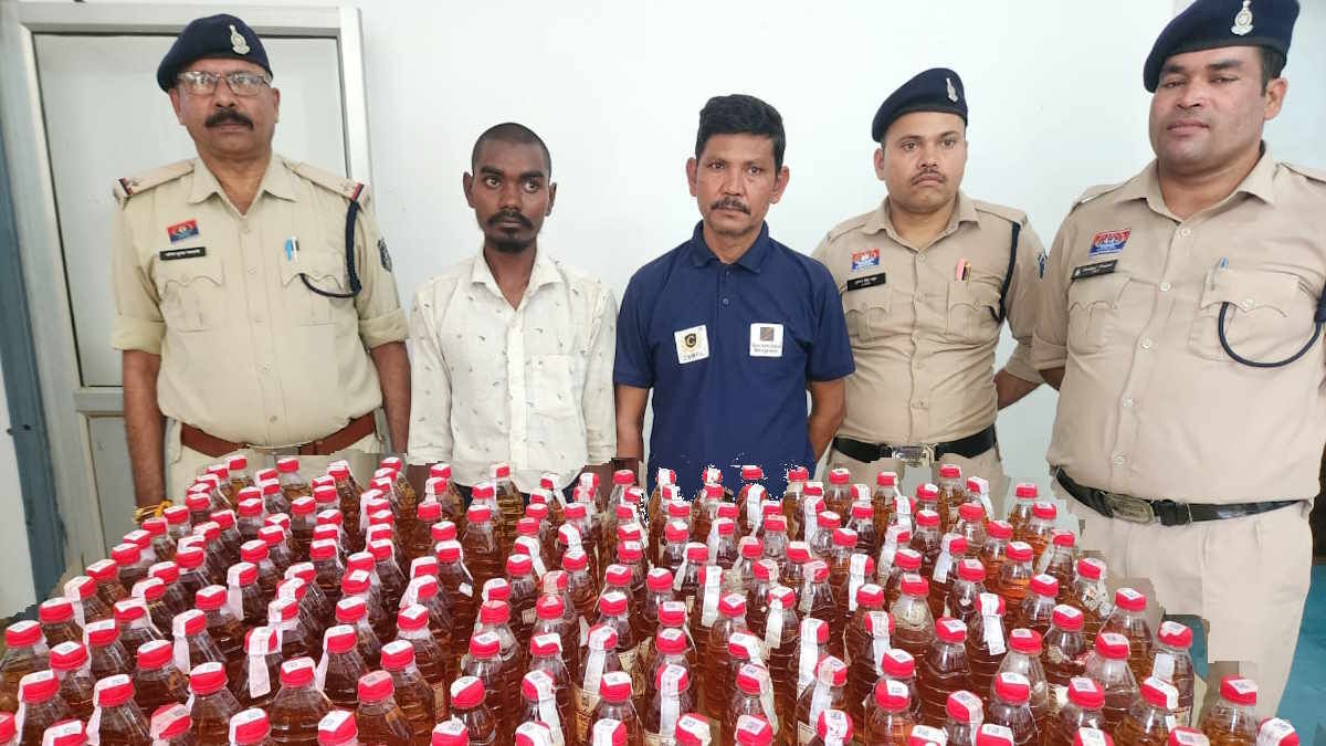 CG Crime : पुलिस की बड़ी कार्रवाई, 220 पाव अवैध शराब के साथ 2 अंतरजिला तस्कर गिरफ्तार