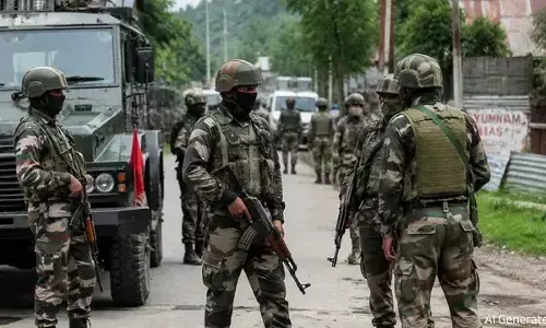 Manipur : मणिपुर में फिर हिंसा: नोनी में उग्रवादी गुटों के बीच गोलीबारी, 1 की मौत; थौबल में पेट्रोल पंप पर ग्रेनेड फेंका