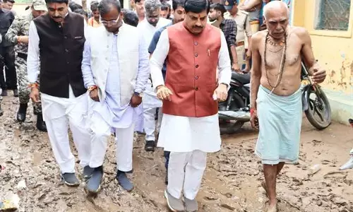 MP : चित्रकूट में बाढ़ का जायजा लेने पहुंचे CM मोहन यादव, पैदल घूमकर देखा नुकसान; अधिकारियों को 3 दिन रुकने के दिए निर्देश