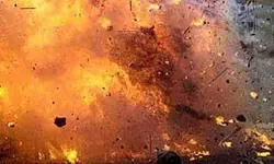 प्रयागराज में पटाखा फैक्ट्री में भीषण आग, धमाकों से कई मकान ढहे, कई लोग झुलसे