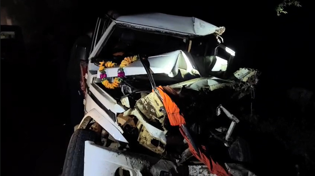 CG Accident : मजदूरों से भरी बस और बोलेरो में भीषण भिड़ंत, एक की मौत, कई घायल