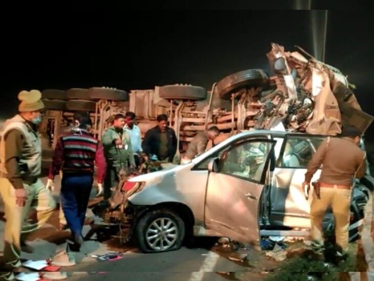 UP Accident : यमुना एक्सप्रेस-वे पर बेकाबू ट्रक ने मचाई तबाही, डिवाइडर तोड़ कार पर पलटा, 4 की मौत