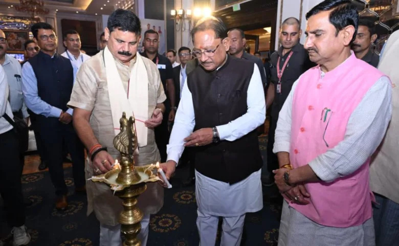 Chhattisgarh Mineral Blocks Auction : खनिज उत्पादन तक सीमित नहीं रहेगा छत्तीसगढ़ विकसित होगी पूरी वैल्यू चेन, नवा रायपुर में रोड शो शामिल हुए सीएम विष्णुदेव सा