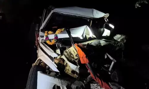 CG Accident : मजदूरों से भरी बस और बोलेरो में भीषण भिड़ंत, एक की मौत, कई घायल