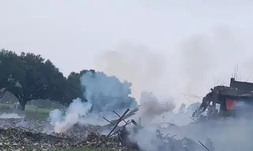 Kaushambi Firecracker Factory Blast: पटाखा फैक्ट्री में भीषण धमाका, 11 लोगों की मौत; कई घायल, रेस्क्यू जारी, मुआवजे का ऐलान Kaushambi Firecracker Factory Blast: पटाखा फैक्ट्री में भीषण धमाका, 11 लोगों की मौत; कई घायल, रेस्क्यू जारी, मुआवजे का ऐलान