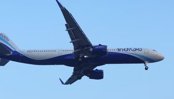 Goa Delhi IndiGo flight emergency landing: हवा में थी गोवा-दिल्ली IndiGo की फ्लाइट, तभी फेल हो गया इंजन फेल, मोपा एयरपोर्ट पर इमरजेंसी लैंडिंग