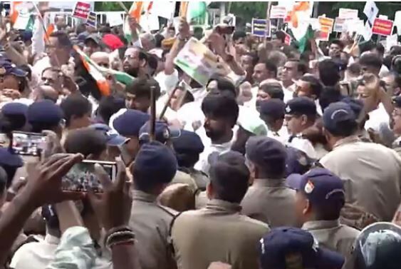 Rahul Gandhi FIR: उत्तराखंड में सड़क पर क्यों उतरी कांग्रेस, पुलिस से भिड़े कार्यकर्ता, जानें क्या है मामला