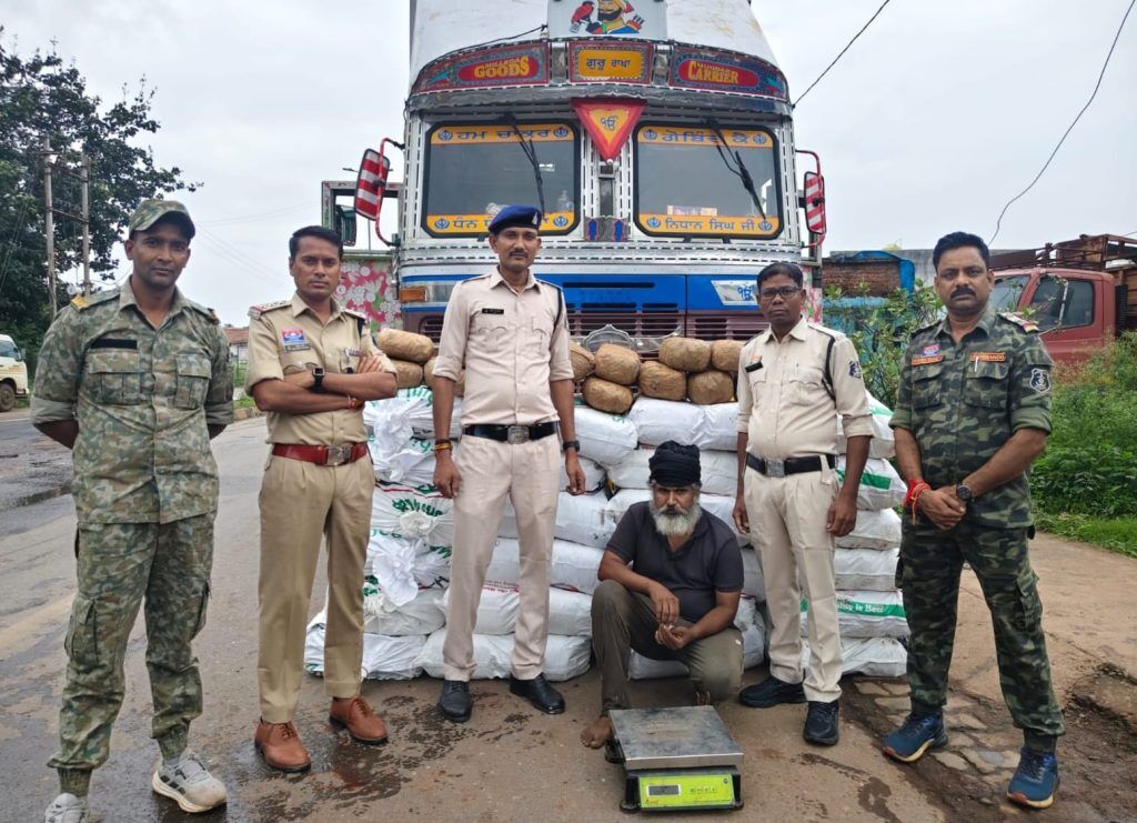 CG Crime : चिल्फी बॉर्डर पर गांजा तस्करी का बड़ा खुलासा, ट्रक के गुप्त चेंबर से 4.47 क्विंटल गांजा बरामद