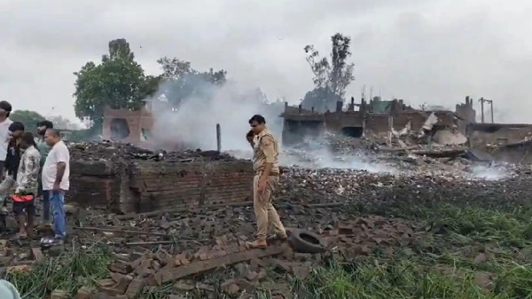 UP News : कौशांबी पटाखा फैक्ट्री ब्लास्ट में हुई कार्रवाई, इंस्पेक्टर समेत 7 पुलिसकर्मी सस्पेंड