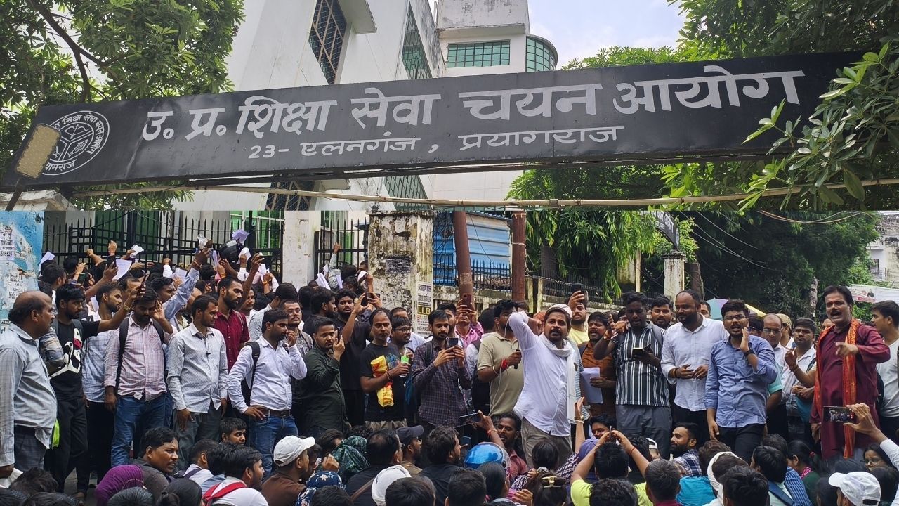 UP TET 2026 रिजल्ट के बाद अभ्यर्थियों का फूटा गुस्सा, OMR रिजेक्शन और नॉर्मलाइजेशन पर उठे सवाल; दोबारा जांच की मांग