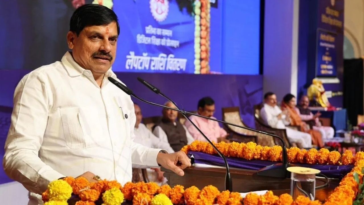 MP News : मुख्यमंत्री डॉ. मोहन यादव ने मेधावी छात्रों को दी बड़ी सौगात, 1.21 लाख विद्यार्थियों के खाते में ट्रांसफर किए 304 करोड़