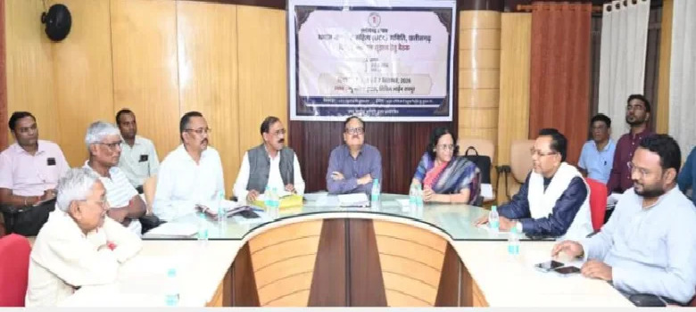 Chhattisgarh Uniform Civil Code: आदिवासी परंपराओं के संरक्षण के साथ बने UCC, बस्तर-सरगुजा के प्रतिनिधियों ने ड्राफ्ट कमेटी के सामने रखे अपने सुझाव