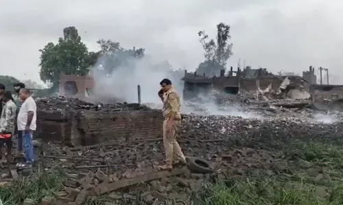 UP News : कौशांबी पटाखा फैक्ट्री ब्लास्ट में हुई कार्रवाई, इंस्पेक्टर समेत 7 पुलिसकर्मी सस्पेंड