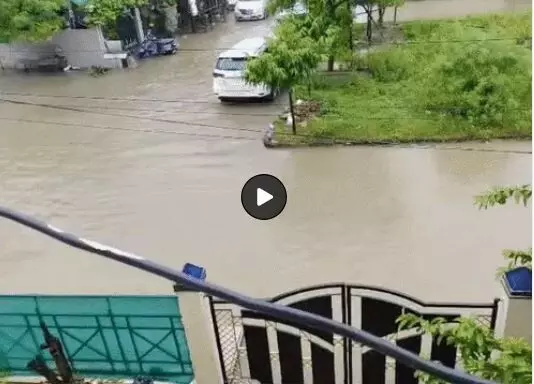 37583-balrampur-schools-closed-heavy-rain-alert-chhattisgarh Balrampur heavy rain schools closed: बलरामपुर के स्कूलों में भरा पानी, आज छुट्टी, उत्तर-मध्य छत्तीसगढ़ में भारी बारिश का अलर्ट