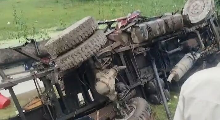 MP: सीधी-रीवा हाईवे पर भीषण हादसा: बस और बल्कर की आमने-सामने टक्कर, 12 मौतों की खबर; 20 घायल