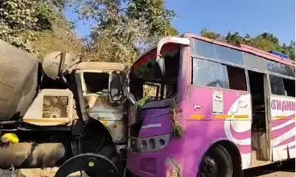 Jashpur Raigarh Bus Accident: बस और ट्रक में भीषण टक्कर, 15 यात्री घायल, 7 की हालत गंभीर, जानें पूरा मामला