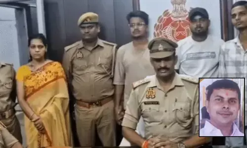 Crime News : पत्नी को प्रेमी संग देख भड़का पति, विवाद के बाद गला दबाकर हत्या, सड़क किनारे फेंका शव, पत्नी समेत 4 गिरफ्तार