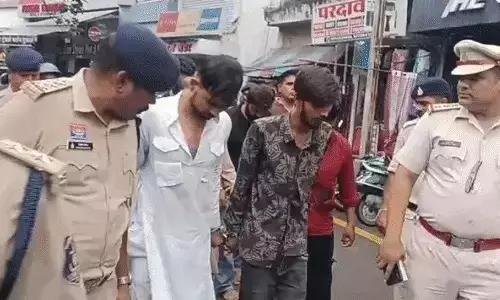 Bilaspur Khaparganj Stone Pelting: बिलासपुर खपरगंज पथराव मामले में गिरफ्तार आदतन बदमाश सोहेल खान सहित आरोपियों का निकला जुलूस, TI समेत 9 पुलिसकर्मी हुए थे घायल, जानें क्या है मामला