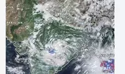Chhattisgarh Weather Alert: आज छत्तीसगढ़ के इन जिलों में भारी बारिश के साथ आंधी-बिजली का अलर्ट, 65 KM तक पहुंच सकती है हवा की रफ्तार