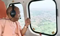 UP Flood : फर्रुखाबाद में बाढ़ प्रभावित इलाकों का CM योगी ने लिया जायजा, 1000 परिवारों को बांटी राहत सामग्री; बोले- हर जरूरतमंद तक पहुंचेगी मदद