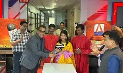 रायपुर पहुंचीं मैथिली ठाकुर, एशियन न्यूज के स्टूडियो में संपादकीय टीम से की मुलाकात, चेयरमैन सुबोध सिंघानिया ने किया आत्मीय स्वागत रायपुर पहुंचीं मैथिली ठाकुर, एशियन न्यूज के स्टूडियो में संपादकीय टीम से की मुलाकात, चेयरमैन सुबोध सिंघानिया ने किया आत्मीय स्वागत