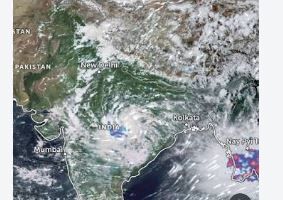 Chhattisgarh Weather Alert: आज छत्तीसगढ़ के इन जिलों में भारी बारिश के साथ आंधी-बिजली का अलर्ट, 65 KM तक पहुंच सकती है हवा की रफ्तार