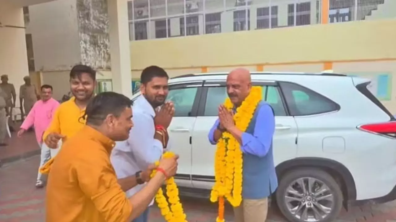 37678-jitendra-mishra-ram-mandir-ceo Jitendra Mishra Ram Mandir CEO: जितेंद्र मिश्रा ने संभाला CEO का पदभार, बोले- राष्ट्र सेवा के बाद अब रामभक्तों की सेवा करूंगा