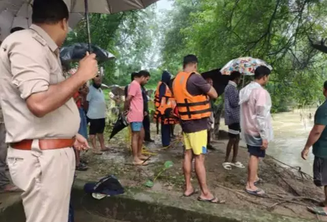 37696-korba-hasdeo-river-anicut-15-year-old-suraj-mahant-missing-bango-dam-water-release Korba Hasdeo River Accident: कोरबा में हसदेव नदी के एनीकट में नहाते समय 15 वर्षीय किशोर बहा, बांगो बांध से 26 हजार क्यूसेक से ज्यादा छोड़ा जा रहा पानी, जिला प्रशासन ने जारी किया अलर्ट