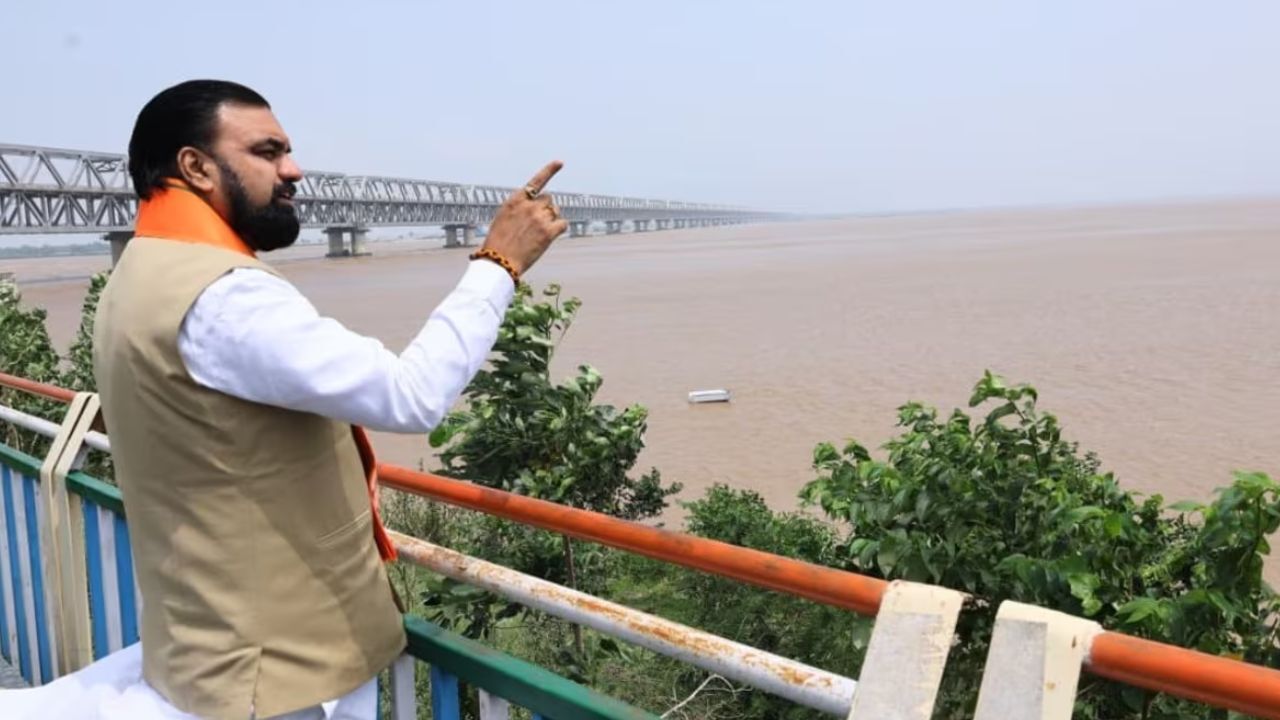 Bihar : खतरे के निशान के पार गंगा-पुनपुन, CM सम्राट चौधरी ने किया बाढ़ प्रभावित इलाकों का निरीक्षण; अफसरों को दिए निर्देश