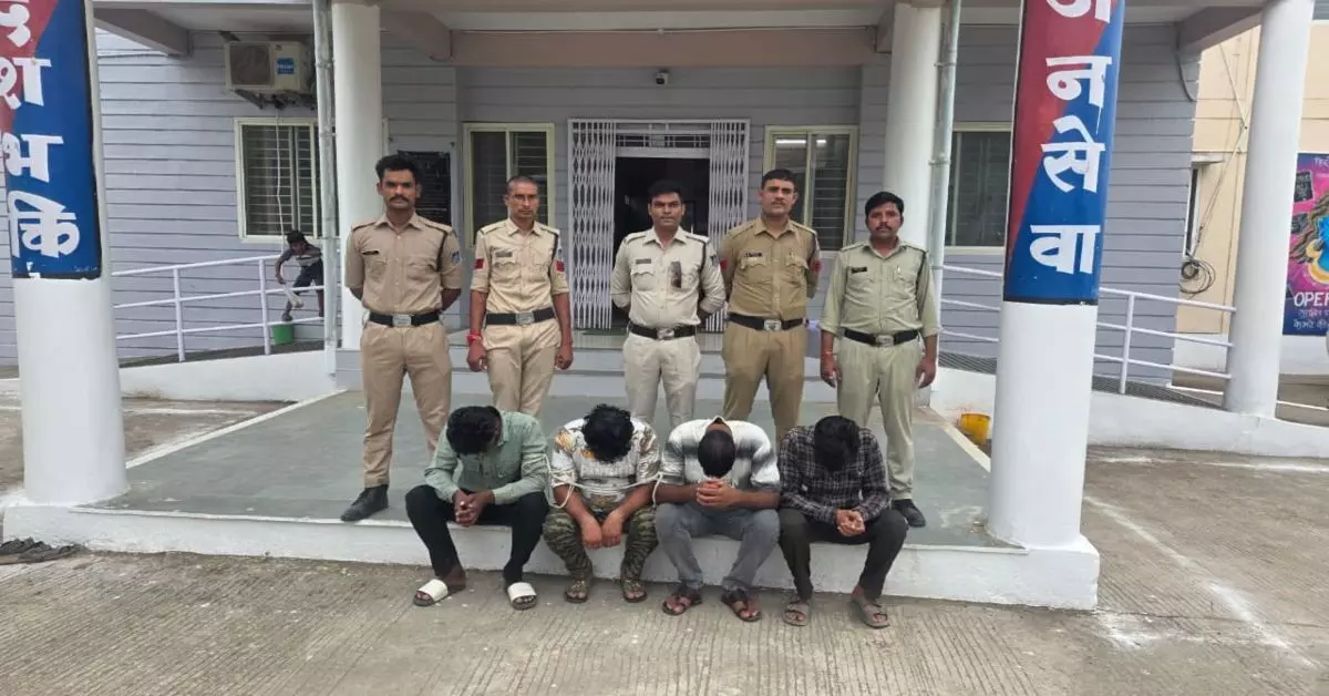 37735-khategaon MP Crime : 60 हजार चुकाने के बाद भी मांगे 1.5 लाख, पत्नी-बेटी को उठाने पहुंचे सूदखोर, 4 गिरफ्तार