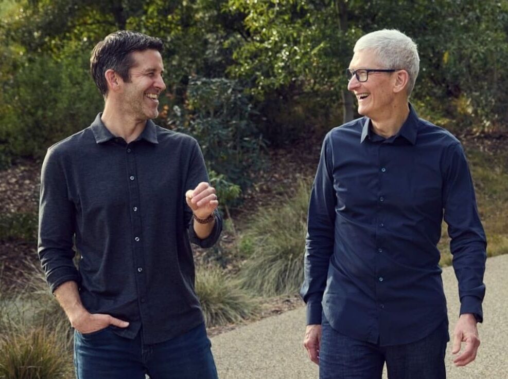 Apple में बड़ा बदलाव: टिम कुक बने एग्जीक्यूटिव चेयरमैन, जॉन टर्नस को मिली बड़ी जिम्मेदारी, जानिए कितने मिलियन डॉलर का मिलेगा पैकेज