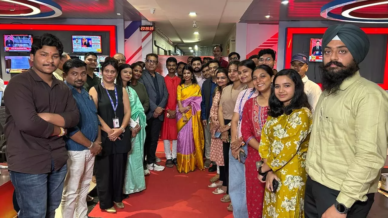 37803-whatsapp-image-2026-09-03-at-92144-pm रायपुर पहुंचीं मैथिली ठाकुर, एशियन न्यूज के स्टूडियो में संपादकीय टीम से की मुलाकात, चेयरमैन सुबोध सिंघानिया ने किया आत्मीय स्वागत