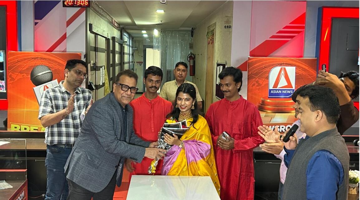 रायपुर पहुंचीं मैथिली ठाकुर, एशियन न्यूज के स्टूडियो में संपादकीय टीम से की मुलाकात,चेयरमैन सुबोध सिंघानिया ने किया आत्मीय स्वागत